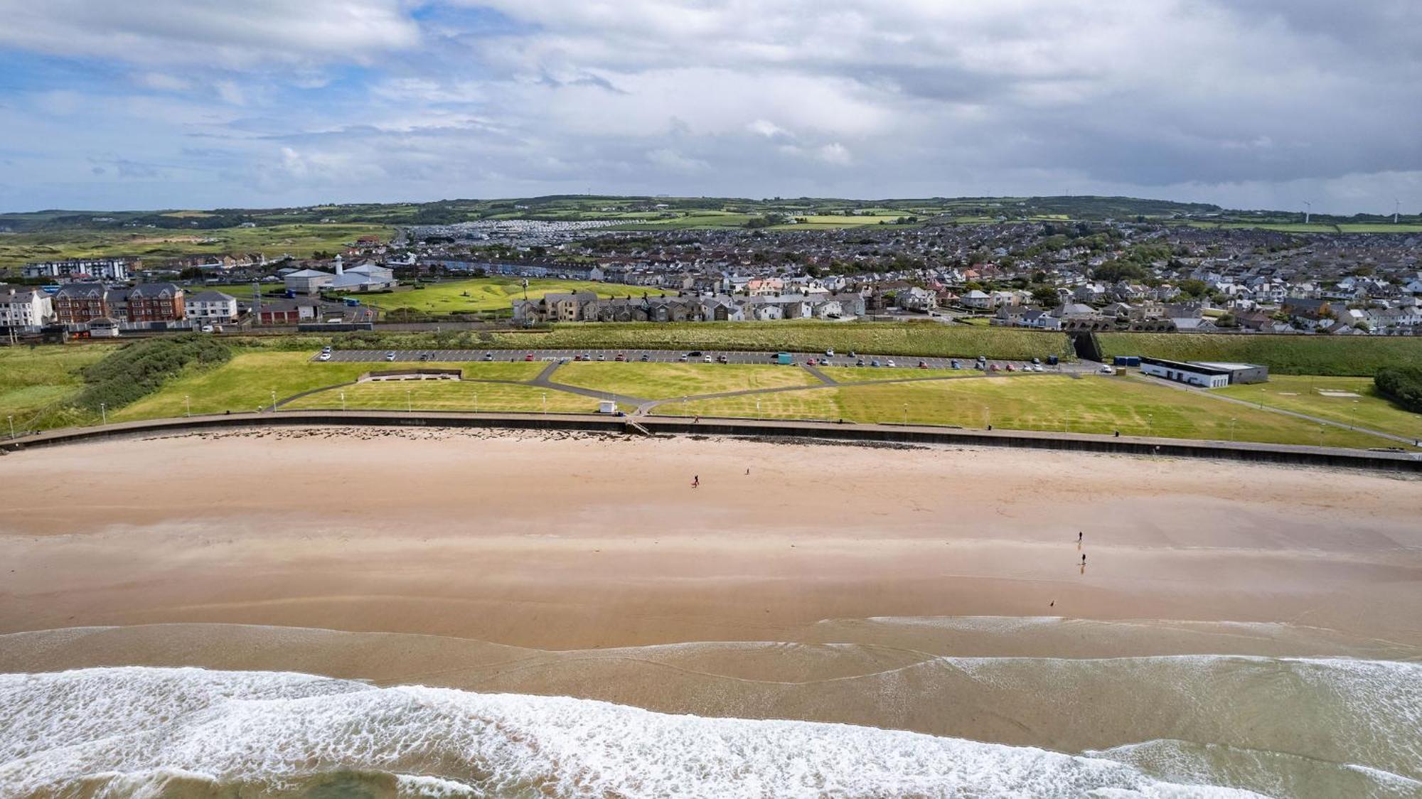 Dunluce 2 - Parking Permit For Golf - 10min Walk * Portrush